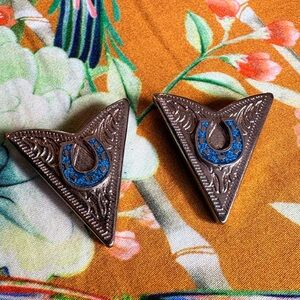Vintage 1970s Western Collar Tips – Silver Tone Horseshoe Pair (Screw-Back)